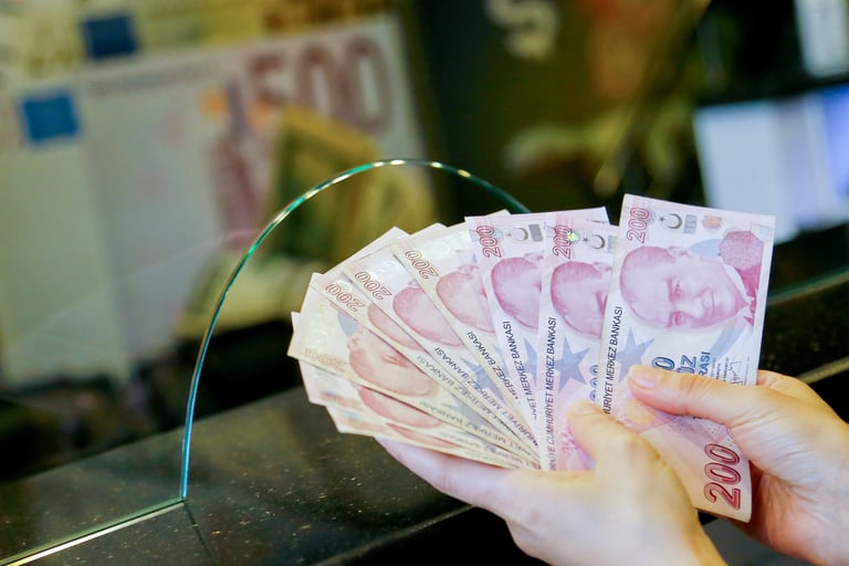 Turkish lira hits new historical lows