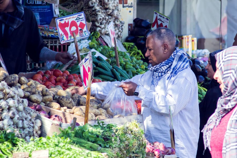 “المركزي المصري” يثبت أسعار الفائدة بعد رفعها 3%