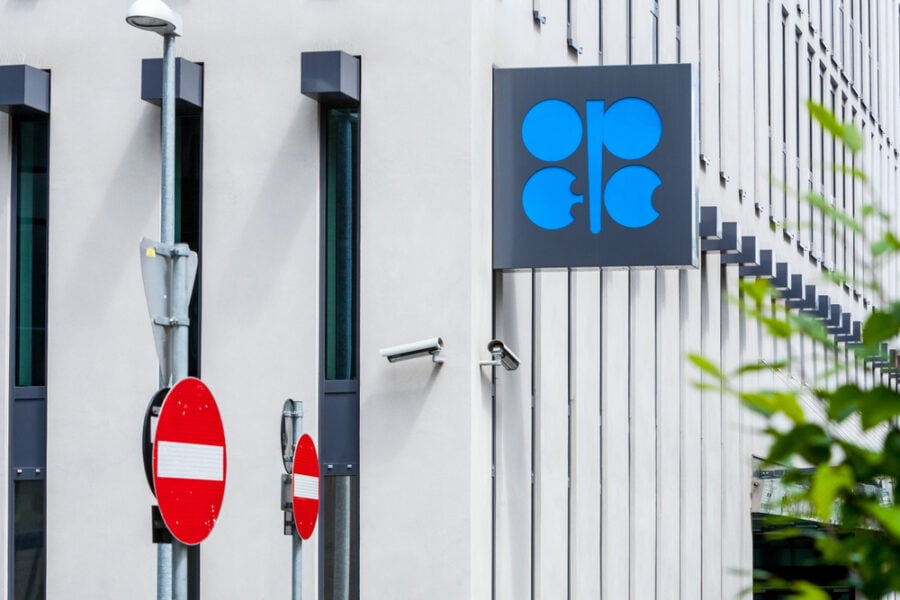 “OPEC +” meets on the impact of the first monthly oil loss in 2022