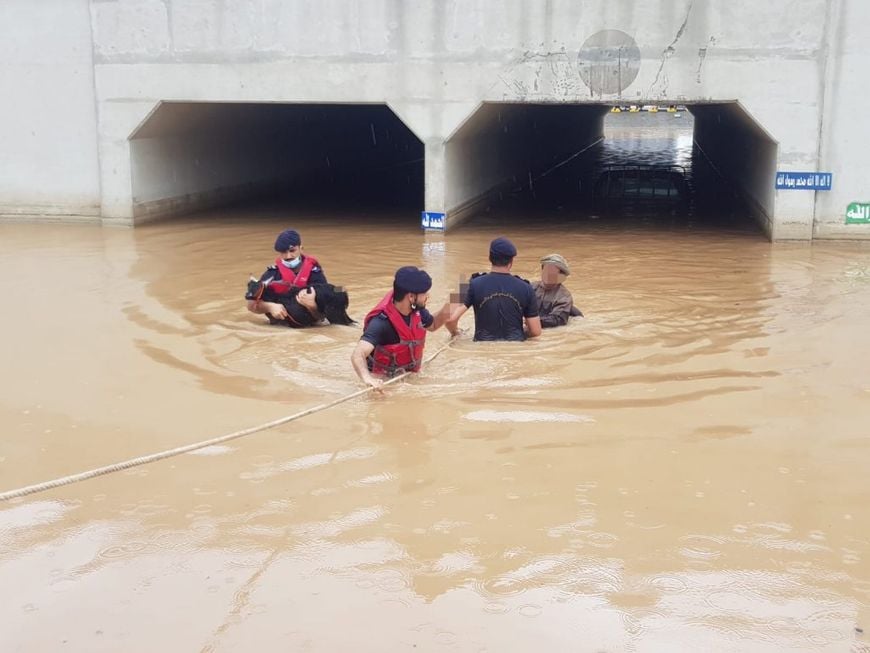 Flash floods claim 4 lives in Oman