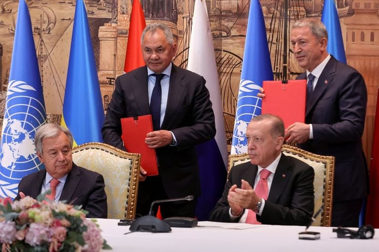 أوكرانيا وروسيا توقعان اتفاقية مع تركيا لإعادة فتح موانئ تصدير الحبوب
