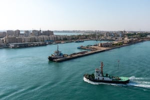 ناقلات النفط تقفز بإيرادات قناة السويس لأعلى مستوى في تاريخها