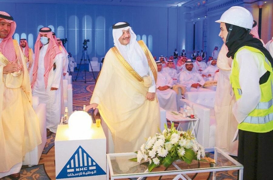 Saudi Prince of the Eastern Province inaugurates housing projects in Qatif