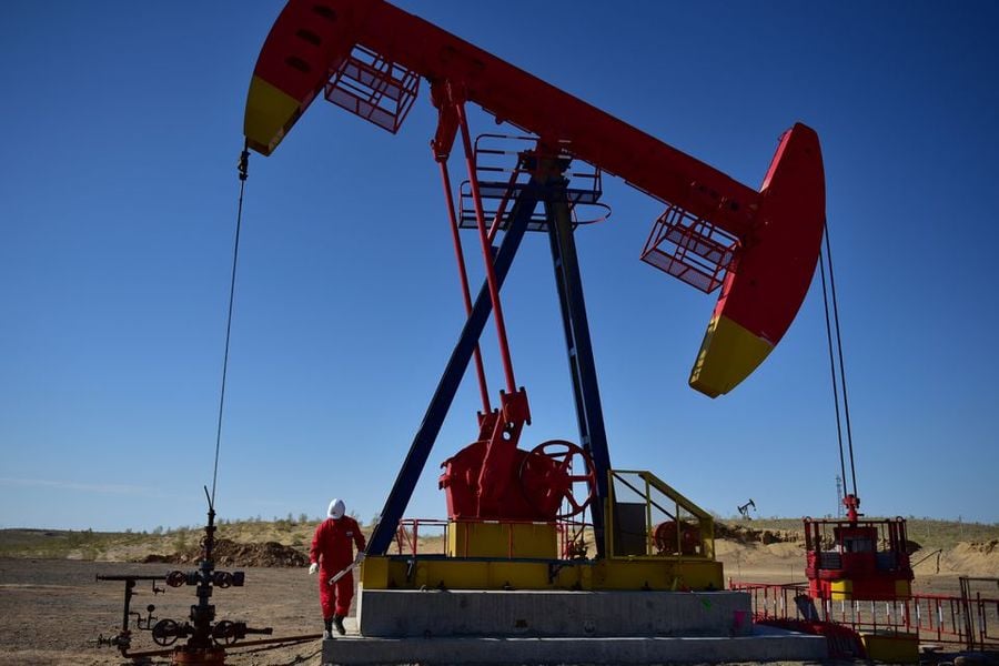 النفط يتراجع دون 90 دولاراً للبرميل للمرة الاولى منذ الحرب الأوكرانية