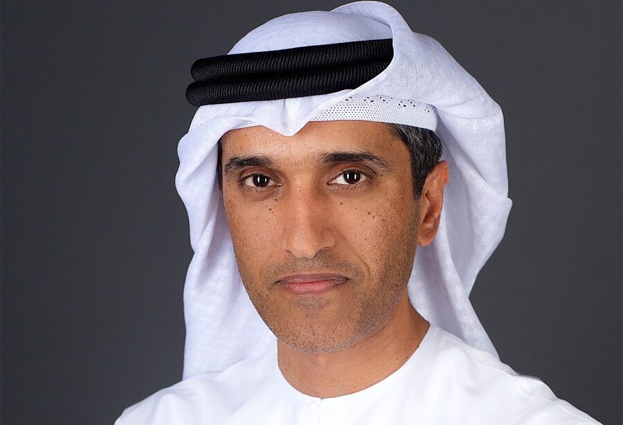 Man in thawb with a gray background.