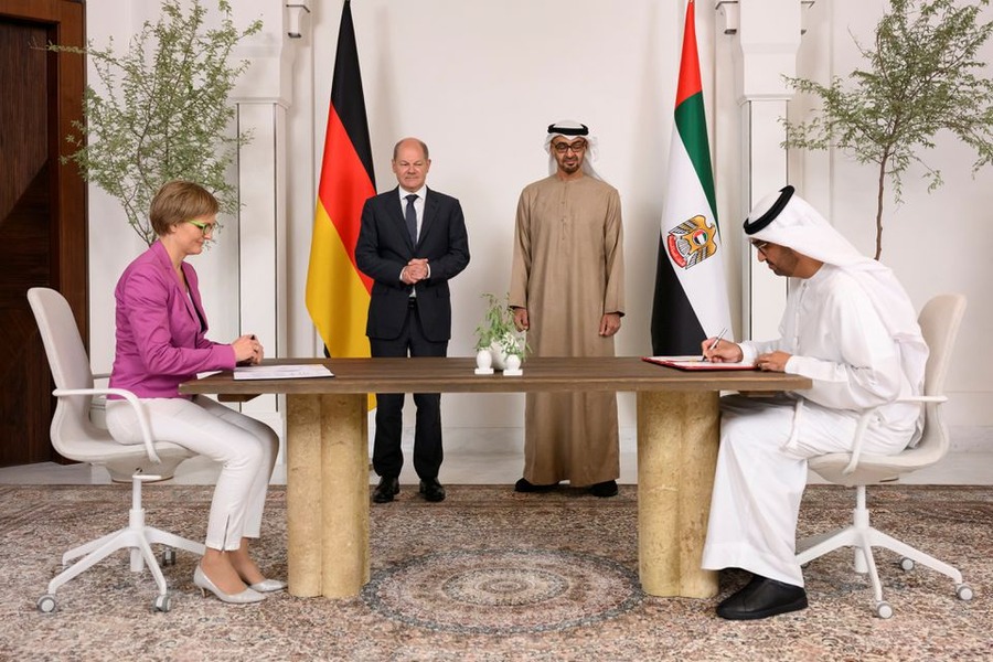 الإمارات تزوّد ألمانيا بشحنات الغاز الطبيعي المسال والديزل في 2022 و 2023
