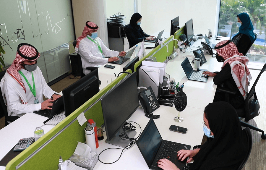 Schneider Electric’s new program creates technical jobs for Saudi graduates