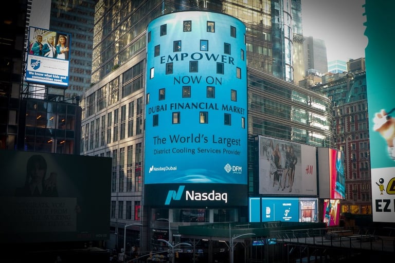 شعار " إمباور" يزين شاشات بورصة ناسداك نيويورك في "تايمز سكوير"