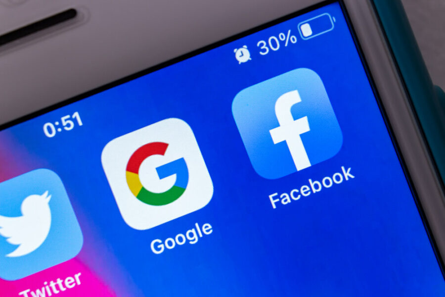 Smartphone displaying Google and Facebook app icons with time and battery info.