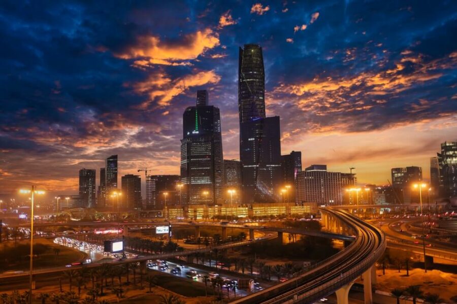 “ستاندرد”: الأسواق المالية في السعودية مفتاحٌ لتعزيز الاستثمارات