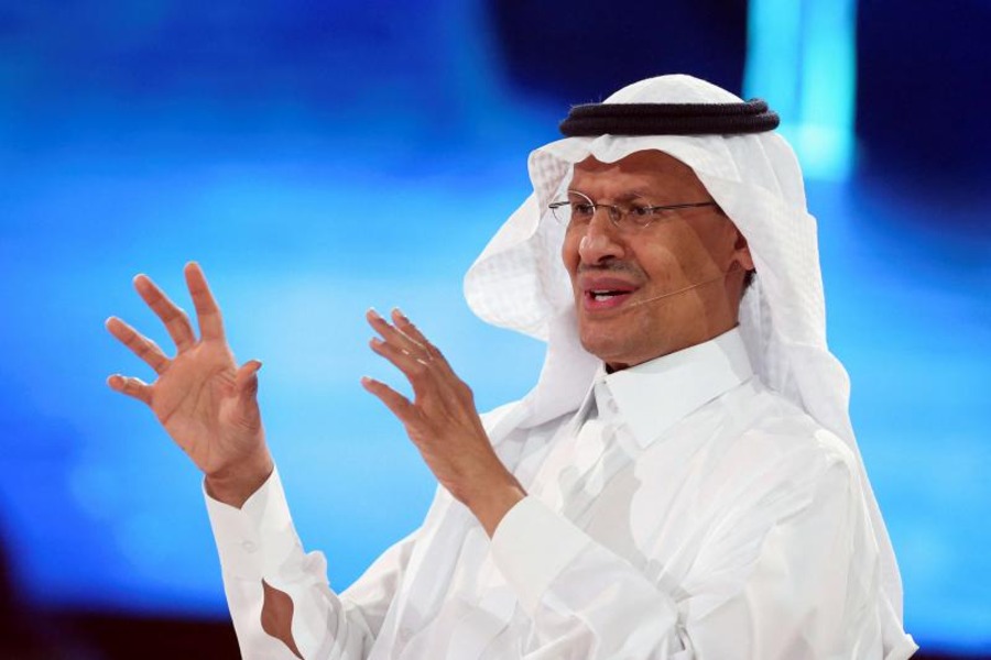Saudi invests hundreds of billions to lead in clean energy exports