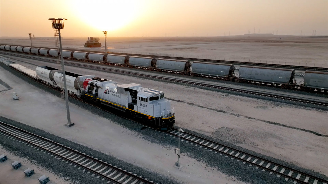الإمارات وعمان تستثمران 3 مليار دولار في شبكة سكك حديدية مشتركة
