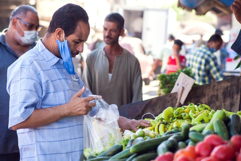 ويلات التضخم تتفاقم في مصر في ظل تدهور إضافي للعملة