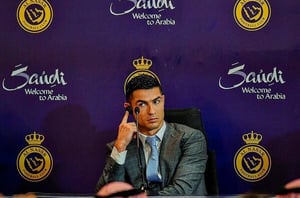 هل يغادر رونالدو السعودية إلى ريال مدريد؟