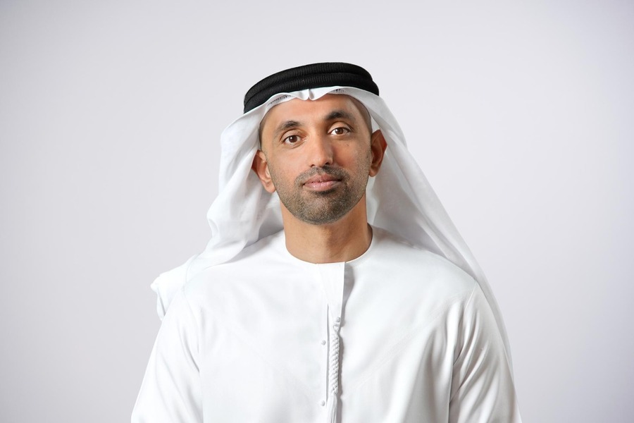 Man in kandura and ghutra against white backdrop.