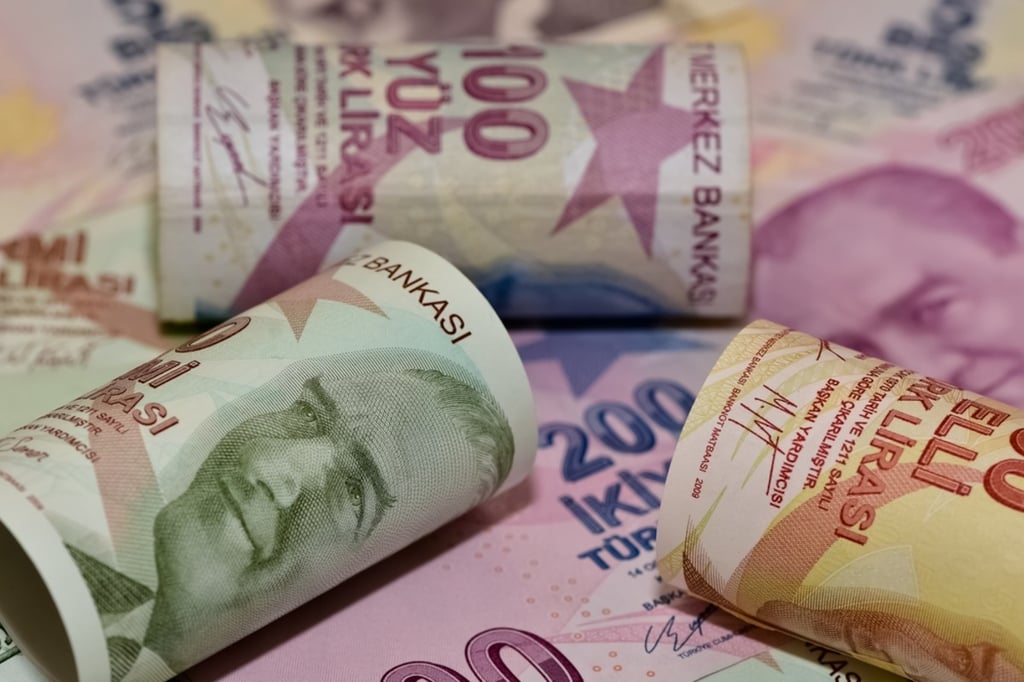 Türkiye’s lira hits record: Can it afford return to interest rate cut policies?