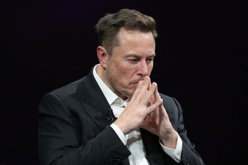 Twitter coffers bleeding, Tesla out of focus