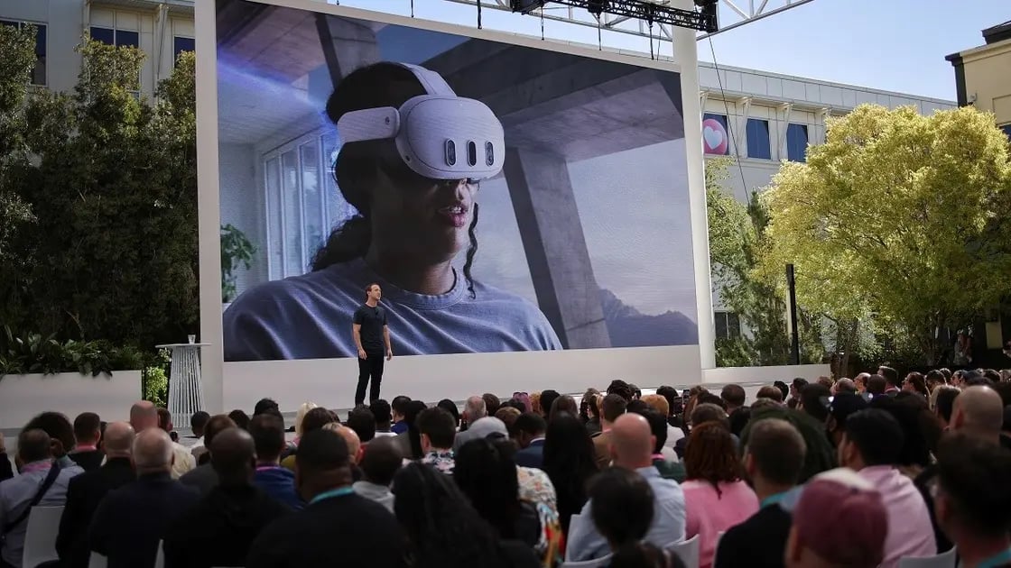 Outdoor VR presentation with large audience.