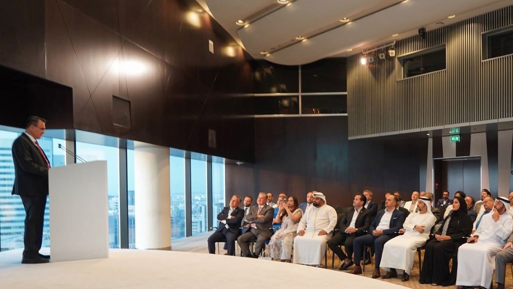 د. نضال أبوزكي يطلق كتابه الجديد بعنوان “المدن الذكية في العالم العربي وتأثيراتها الاقتصادية والاجتماعية”