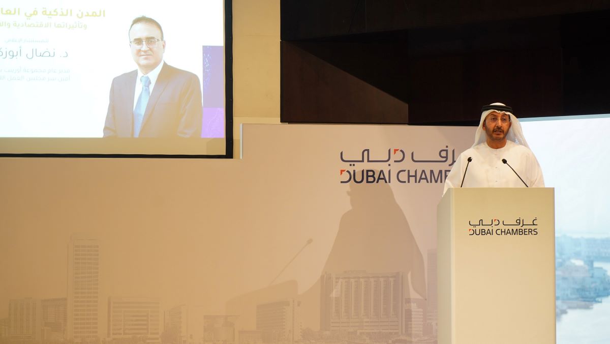 Emirati man speaks at Dubai Chambers conference.