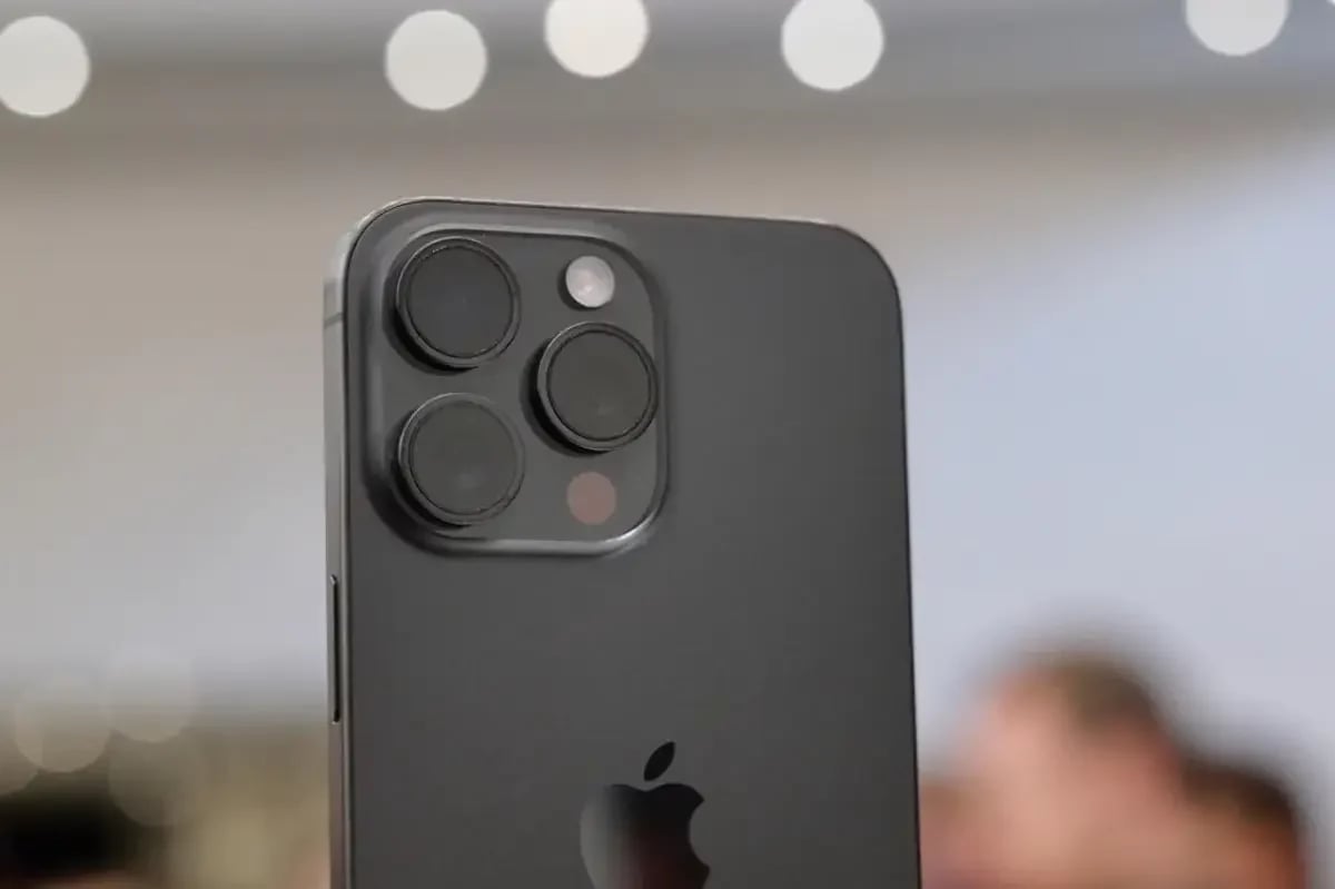 The iPhone 15 Pro can officially capture spatial video for the Apple Vision  Pro