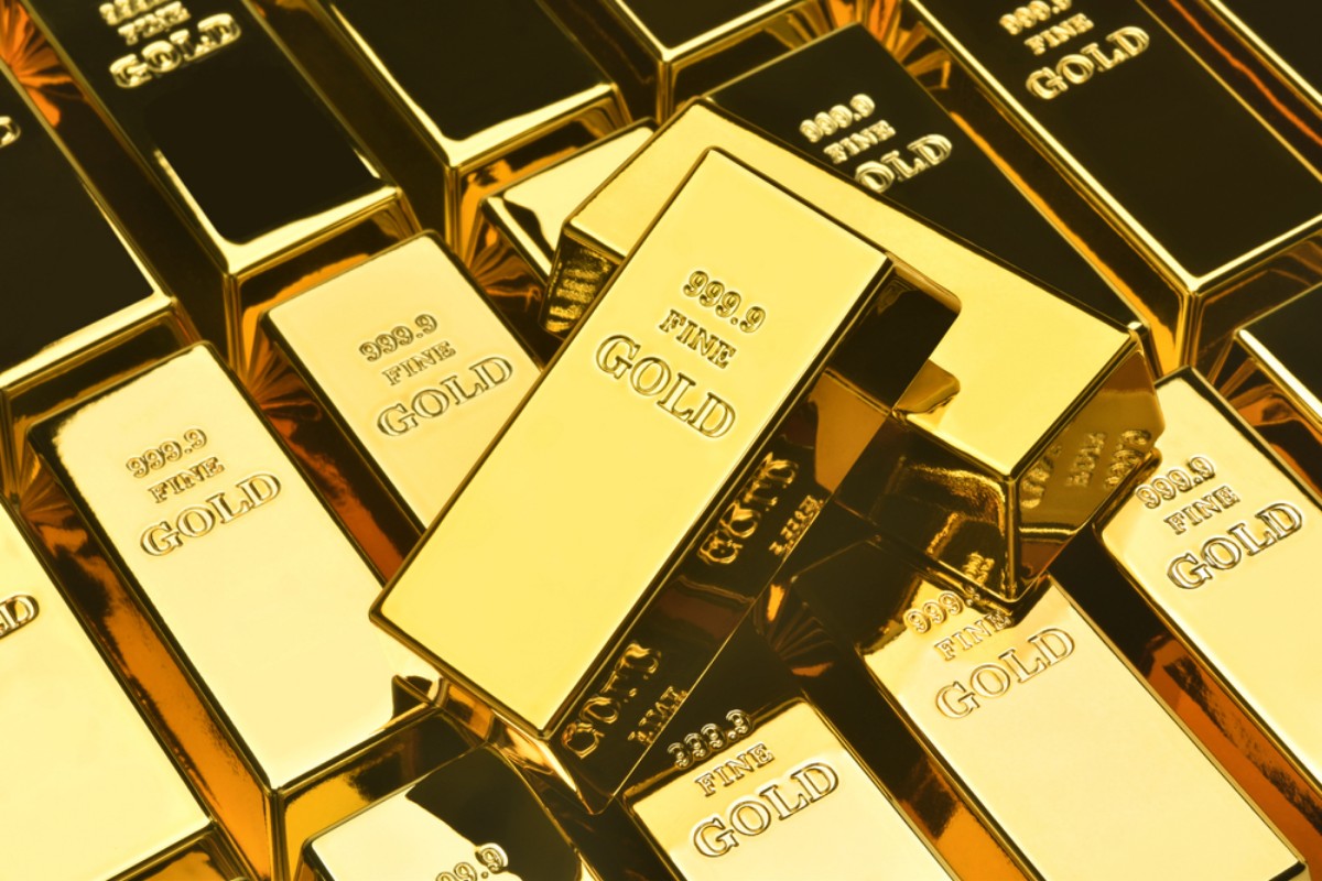 التجار يتجهون نحو الذهب في ظل التوترات في الشرق الأوسط وضغوط سوق السندات