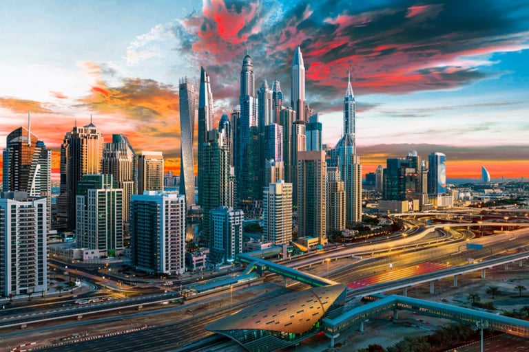 الإمارات تستهدف مضاعفة حجم اقتصادها إلى 3 تريليون درهم