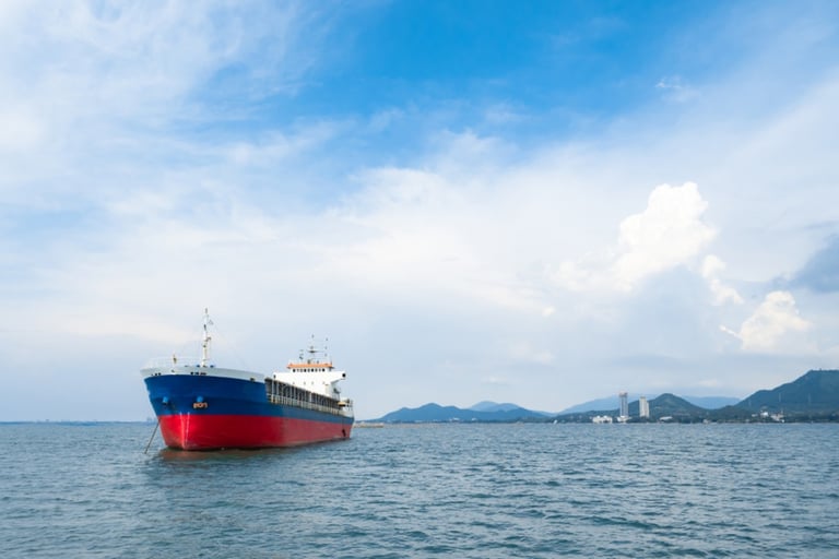 استقرار أسعار النفط مع تراجع اضطرابات النقل في البحر الأحمر