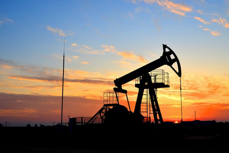 أسعار النفط تنخفض وسط ارتفاع الدولار وتراجع تأثير التوترات في الشرق الأوسط