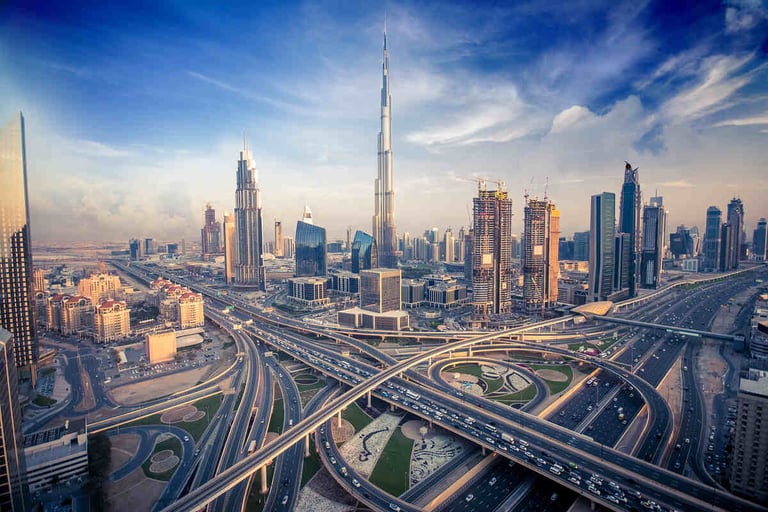 القطاع غير النفطي في الإمارات يرتفع إلى أعلى مستوياته منذ أربع سنوات