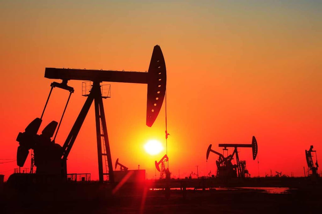 Oil prices plunge amid ceasefire hopes, dollar surge