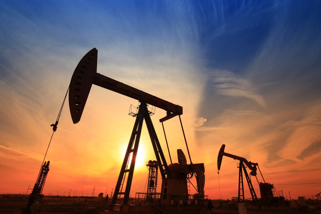 أسعار النفط تشهد ارتفاعًا طفيفًا وسط ترقب لتطورات البحر الأحمر