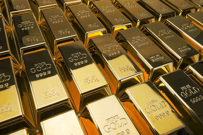 Gold prices inch up supported by weakening U.S. dollar