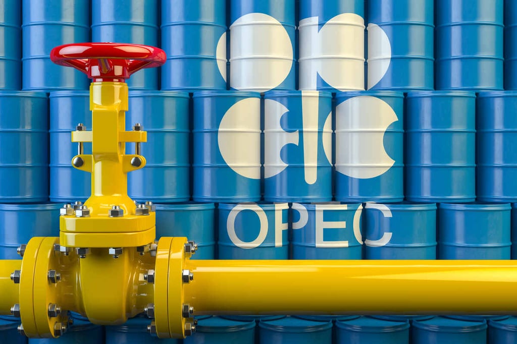 Oil prices slip amidst U.S. rate cut concerns, stockpile surge
