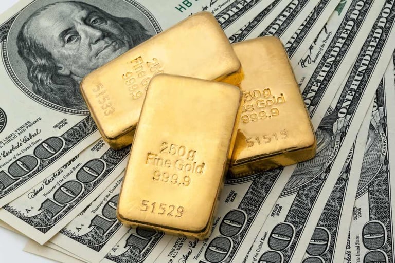 Gold prices hold steady as market awaits reports, Fed insights