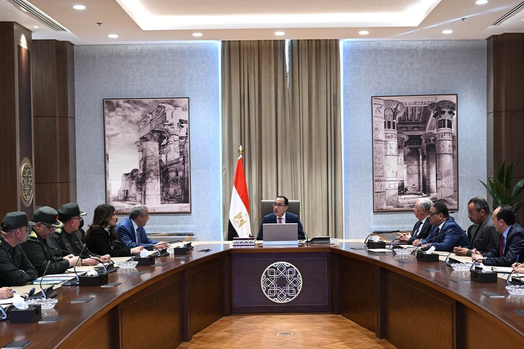 رئيس الوزراء المصري يستهدف خفض أسعار السلع الأساسية بنسبة تتراوح بين 15 و20 في المئة