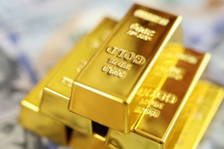 UAE gold prices gain, but dollar strength limits record highs