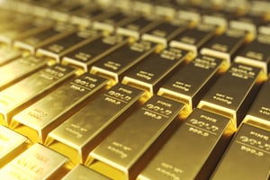 Gold prices in UAE decline as dollar holds firm