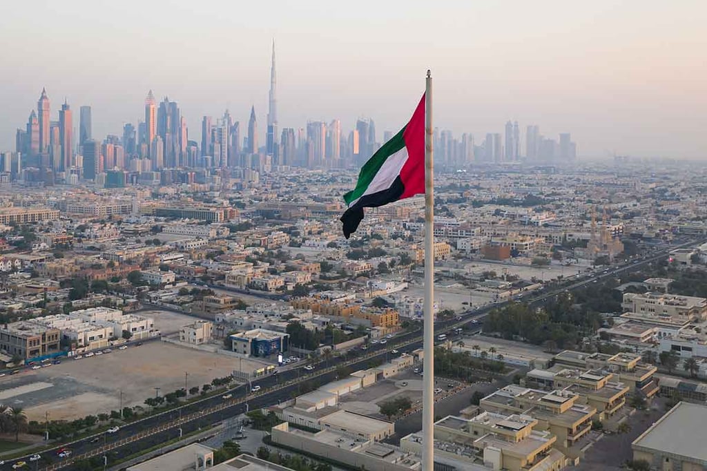 الإمارات تطلق باقة العمل لتسهيل إجراءات الإقامة والعمل في الدولة