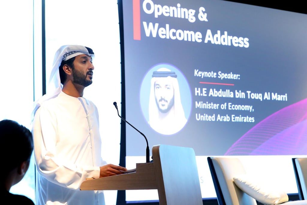 بن طوق: قانون “التجارة من خلال وسائل التقنية الحديثة” يدعم تحوُّل الإمارات لمركز عالمي للاقتصاد الجديد