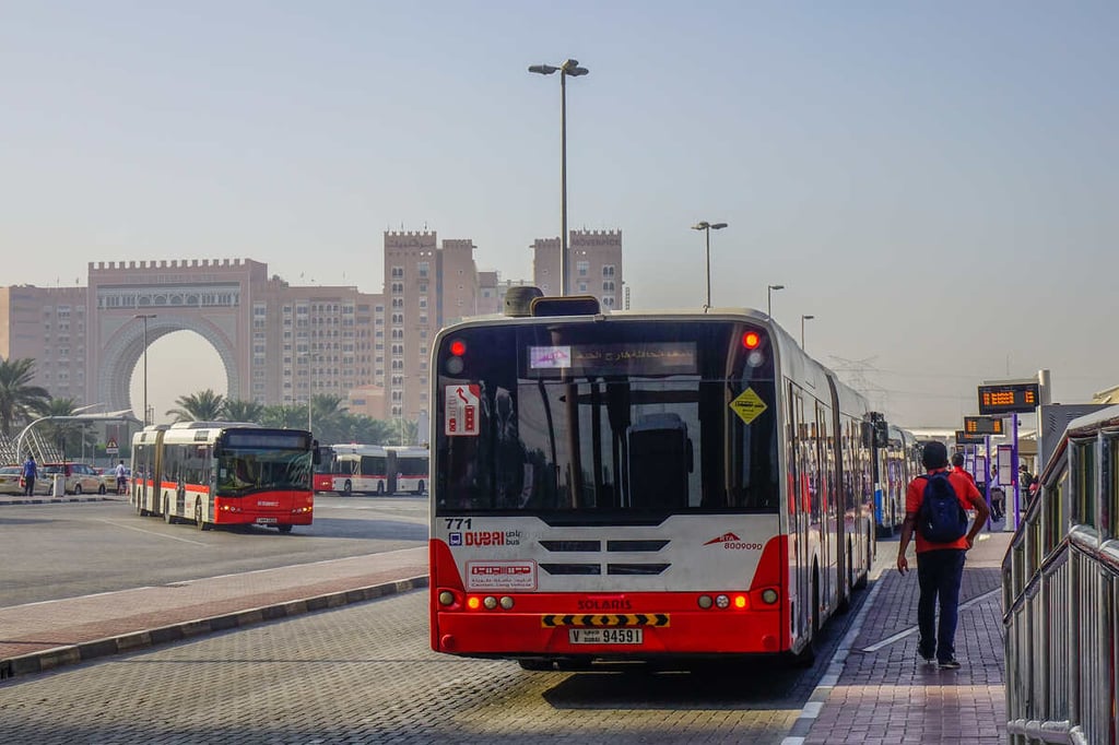 هيئة الطرق والمواصلات في دبي تكشف عن خطة لتطوير 22 محطة ركاب وإيواء حافلات