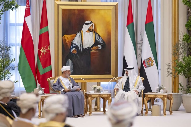 بـ 35.12 مليار دولار …الإمارات وسلطنة عمان توقعان اتفاقيات استثمارية  لتعزيز التعاون في قطاعات متعددة