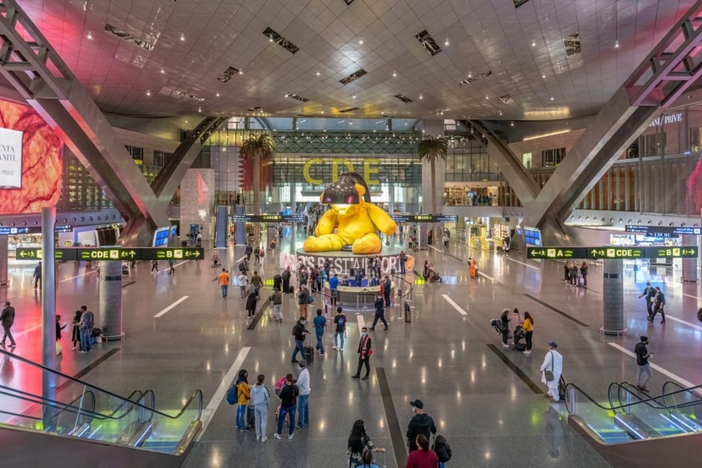 بالتزامن مع مرور عشر سنوات على بدء عملياته التشغيلية.. مطار حمد الدولي في قطر يحتفي باستقباله 50 مليون مسافر في عام