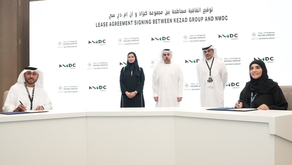 مجموعة كيزاد و إينيرجي-NMDC توقعان اتفاقية بقيمة 100 مليون دولار لتطوير منشأة صناعية في أبوظبي