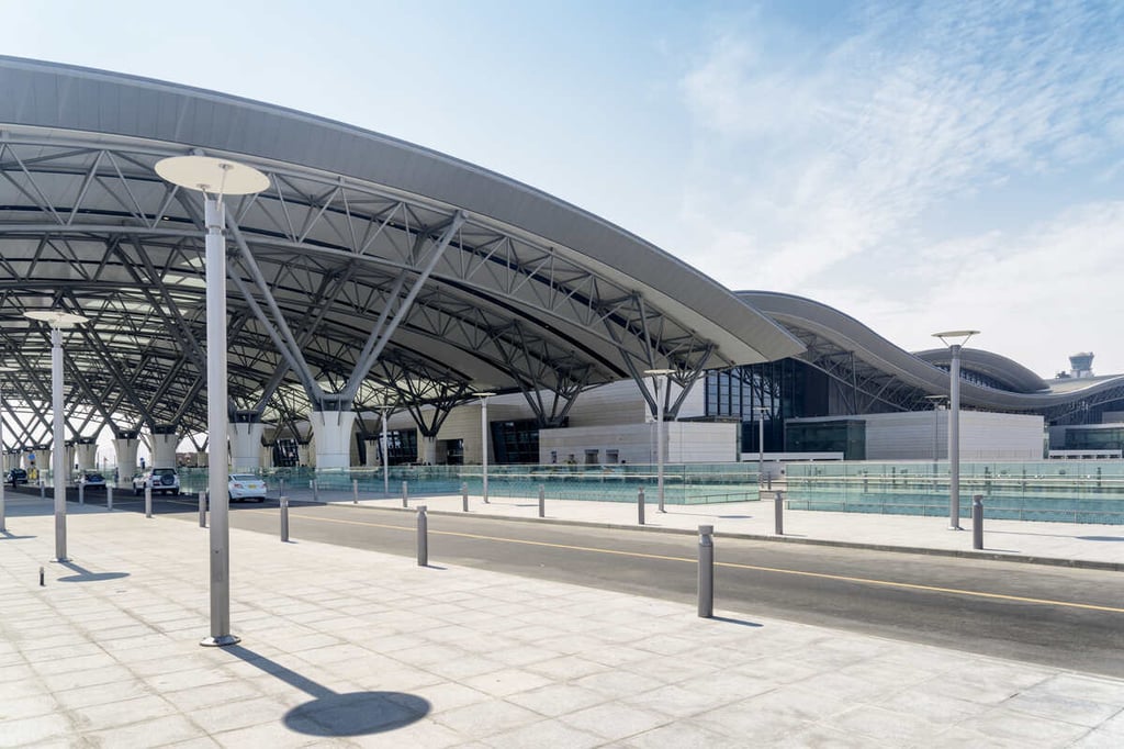 مطار مسقط الدولي في عُمان يشهد زيادة بنسبة 16.8 في المئة في عدد الركاب في أبريل 2024