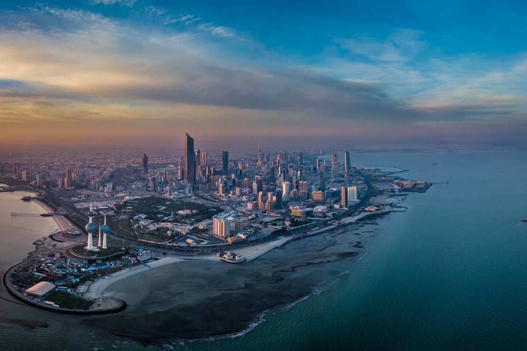 تقرير: الناتج المحلي الإجمالي في الكويت ينخفض 4.4 في المئة في الربع الرابع من العام 2023 وسط انكماش قطاع النفط