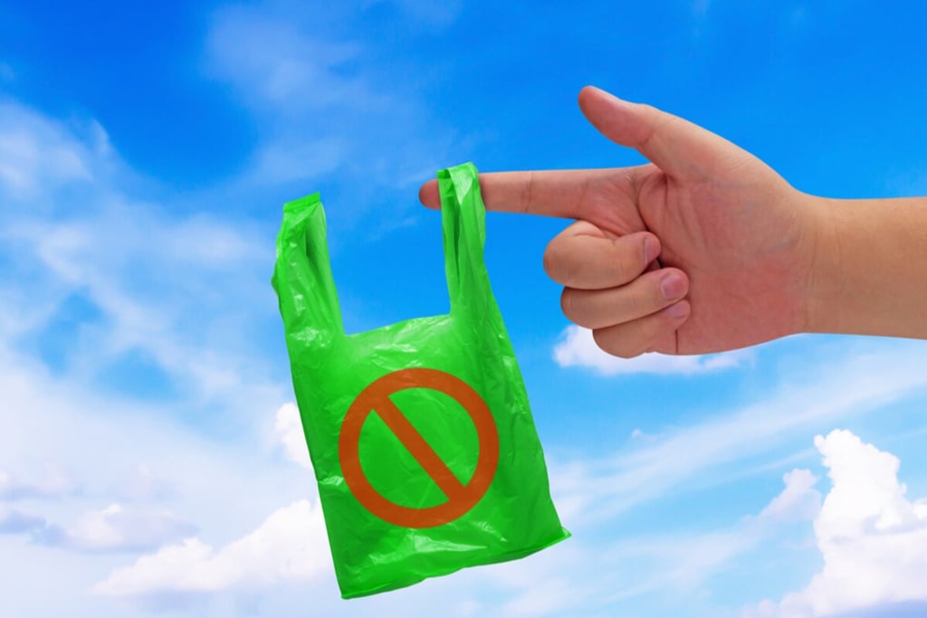 Oman bans plastic bag imports, new regulation effective this date