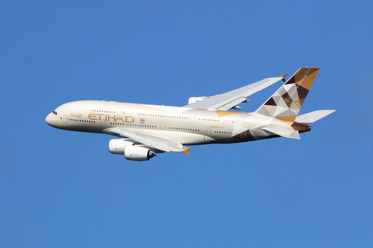 Etihad Airways to fly Airbus A380 to Singapore, adds six new flights to Thailand