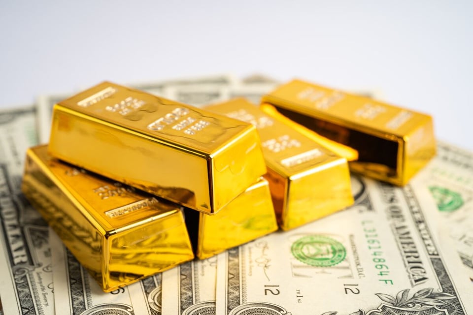 UAE gold prices extend decline, global rates up despite stronger dollar