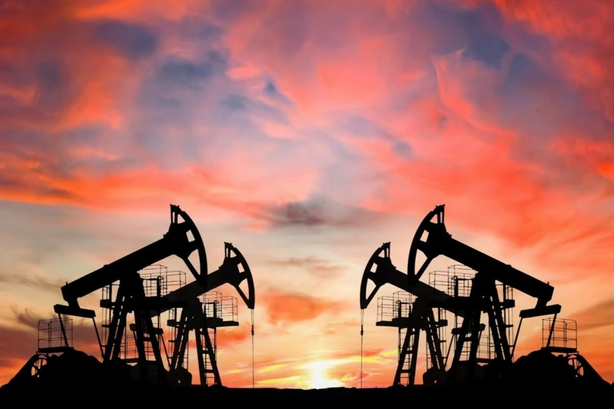 Oil prices hold steady amid positive economic data, poised for first weekly gain in five